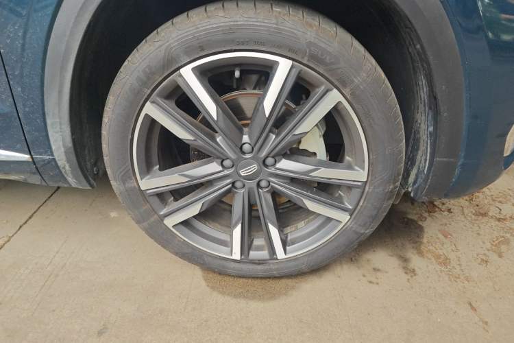 Used Geely Auto Monjaro L 2021 2.0TD DCT EVO Two-Wheel Drive Prestige Version Right Front Wheel Hub