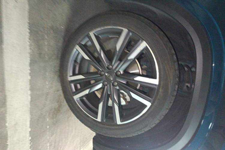 Used Geely Auto Monjaro L 2021 2.0TD DCT EVO Two-Wheel Drive Prestige Version Right Front Wheel Hub