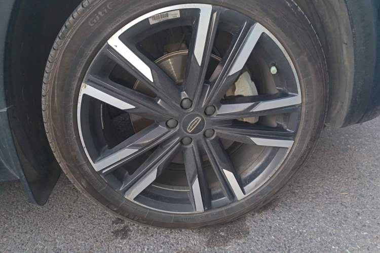 Used Geely Auto Monjaro L 2021 2.0TD DCT EVO Two-Wheel Drive Prestige Version Right Front Wheel Hub