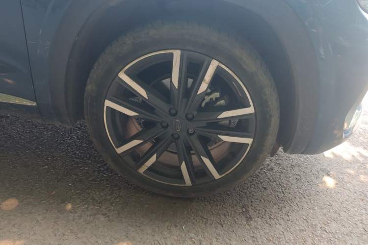 Used Geely Auto Monjaro L 2021 2.0TD DCT EVO Two-Wheel Drive Prestige Version Right Front Wheel Hub