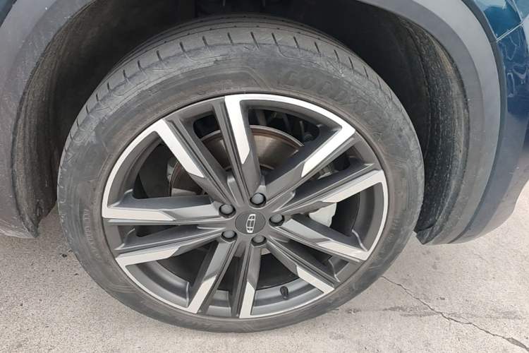 Used Geely Auto Monjaro L 2021 2.0TD DCT EVO Two-Wheel Drive Prestige Version Right Front Wheel Hub