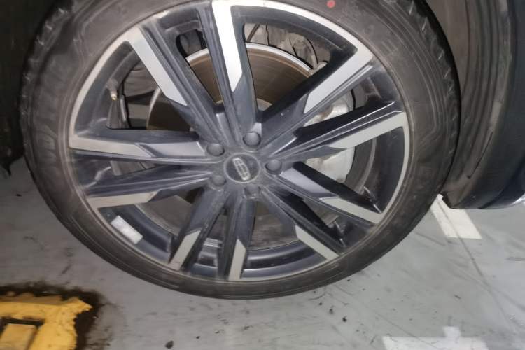 Used Geely Auto Monjaro L 2021 2.0TD High-Power Automatic All-Wheel Drive Luxury Version Right Front Wheel Hub