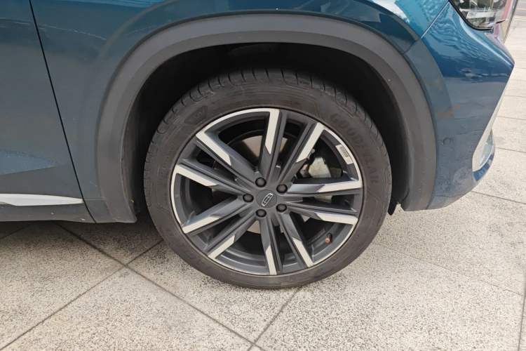 Used Geely Auto Monjaro L 2021 2.0TD High-Power Automatic All-Wheel-Drive Flagship Version Right Front Wheel Hub