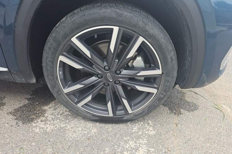 Used Geely Auto Monjaro L 2021 2.0TD High-Power Automatic All-Wheel Drive Luxury Version Right Front Wheel Hub