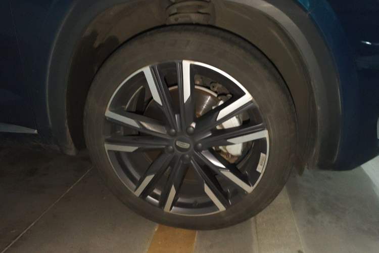 Used Geely Auto Monjaro L 2021 2.0TD High-Power Automatic All-Wheel Drive Luxury Version Right Front Wheel Hub