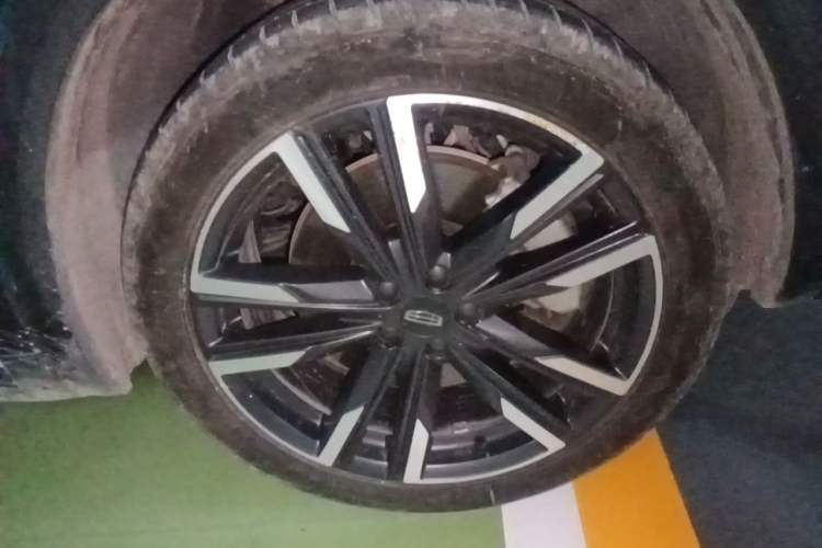 Used Geely Auto Monjaro L 2021 2.0TD High-Power Automatic All-Wheel-Drive Flagship Version Right Front Wheel Hub
