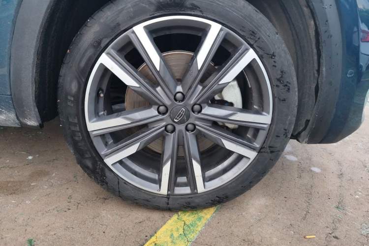 Used Geely Auto Monjaro L 2021 2.0TD High-Power Automatic All-Wheel-Drive Flagship Version Right Front Wheel Hub