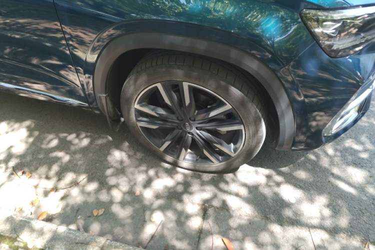 Used Geely Auto Monjaro L 2021 2.0TD DCT EVO Two-Wheel Drive Prestige Version Right Front Wheel Hub