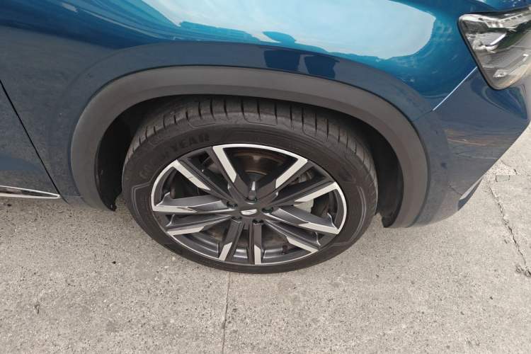 Used Geely Auto Monjaro L 2021 2.0TD DCT EVO Two-Wheel Drive Prestige Version Right Front Wheel Hub