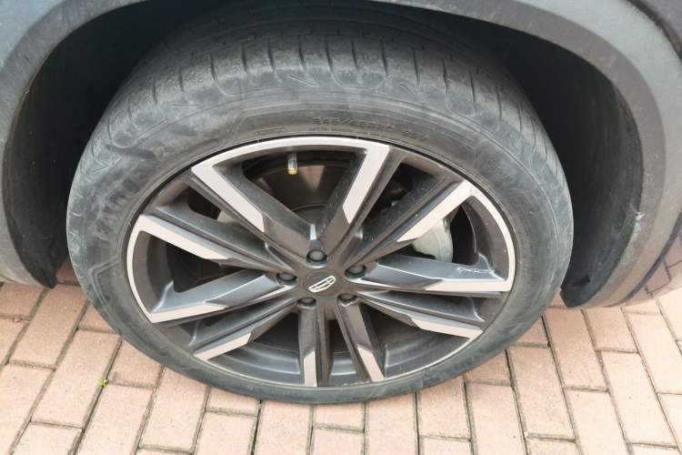 Used Geely Auto Monjaro L 2021 2.0TD High-Power Automatic All-Wheel Drive Luxury Version Right Front Wheel Hub