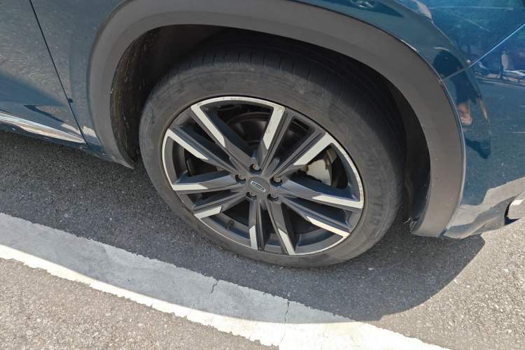 Used Geely Auto Monjaro L 2021 2.0TD DCT EVO Two-Wheel Drive Prestige Version Right Front Wheel Hub