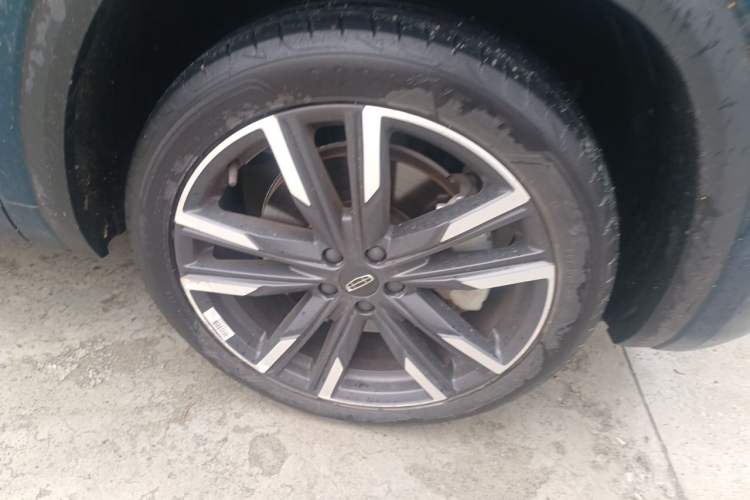 Used Geely Auto Monjaro L 2021 2.0TD High-Power Automatic All-Wheel-Drive Flagship Version Right Front Wheel Hub
