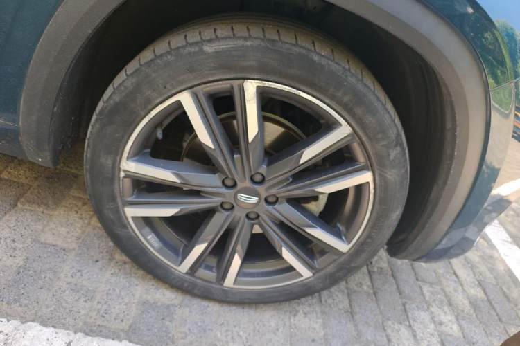 Used Geely Auto Monjaro L 2021 2.0TD DCT EVO Two-Wheel Drive Prestige Version Right Front Wheel Hub