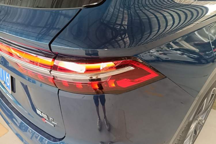 Used Geely Auto Monjaro L 2021 2.0TD High-Power Automatic All-Wheel Drive Luxury Version Right Rear Taillight