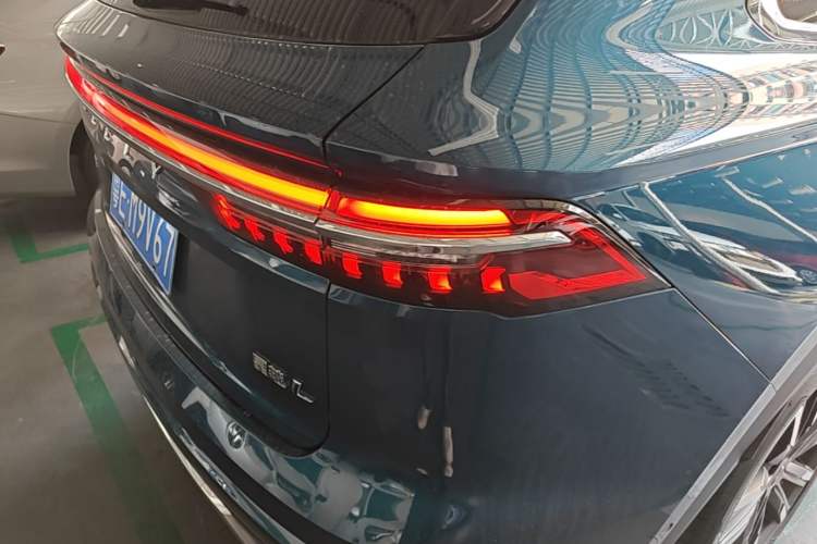 Used Geely Auto Monjaro L 2021 2.0TD DCT EVO Two-Wheel Drive Smart Luxury Version Right Rear Taillight