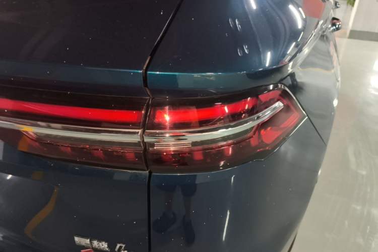 Used Geely Auto Monjaro L 2021 2.0TD High-Power Automatic All-Wheel Drive Luxury Version Right Rear Taillight