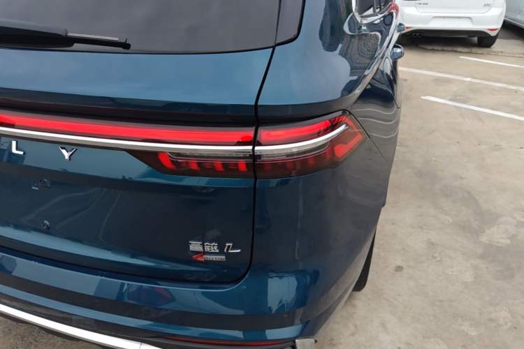 Used Geely Auto Monjaro L 2021 2.0TD High-Power Automatic All-Wheel-Drive Flagship Version Right Rear Taillight