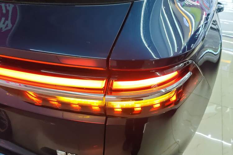 Used Geely Auto Monjaro L 2021 2.0TD DCT EVO Two-Wheel Drive Prestige Version Right Rear Taillight