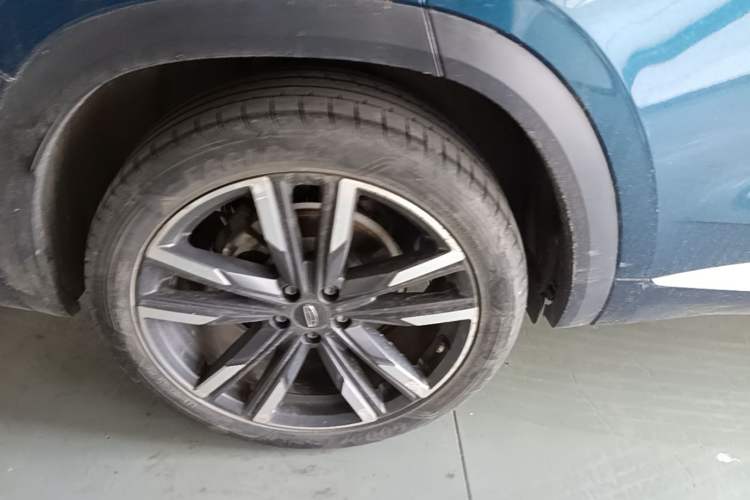 Used Geely Auto Monjaro L 2021 2.0TD High-Power Automatic All-Wheel-Drive Flagship Version Right Rear Wheel Hub