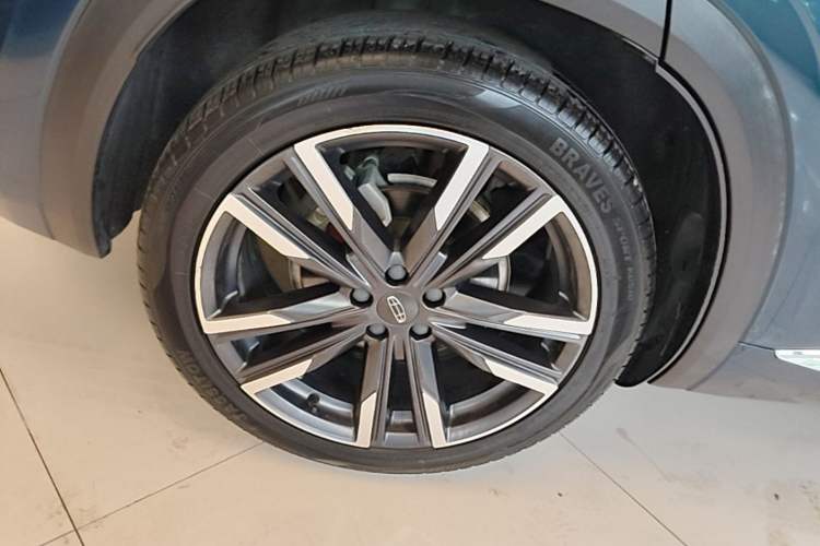 Used Geely Auto Monjaro L 2021 2.0TD High-Power Automatic All-Wheel Drive Luxury Version Right Rear Wheel Hub