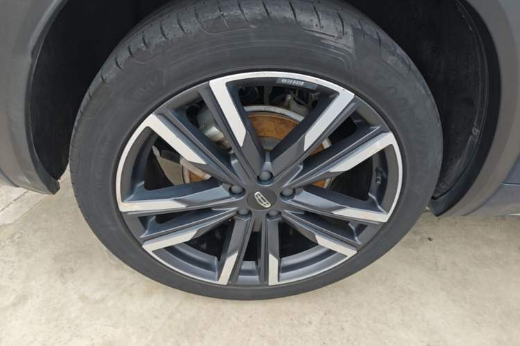 Used Geely Auto Monjaro L 2021 2.0TD High-Power Automatic All-Wheel-Drive Flagship Version Right Rear Wheel Hub