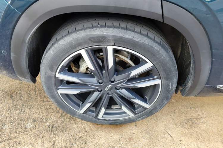 Used Geely Auto Monjaro L 2021 2.0TD High-Power Automatic All-Wheel-Drive Flagship Version Right Rear Wheel Hub