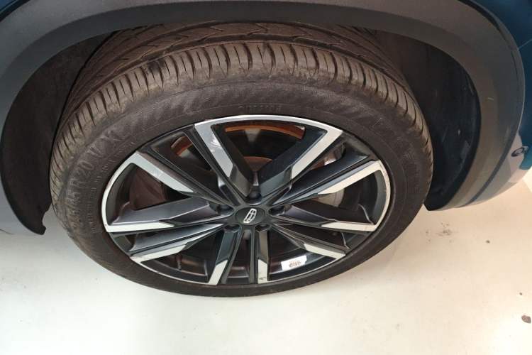 Used Geely Auto Monjaro L 2021 2.0TD High-Power Automatic All-Wheel-Drive Flagship Version Right Rear Wheel Hub