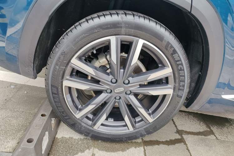 Used Geely Auto Monjaro L 2021 2.0TD High-Power Automatic All-Wheel Drive Luxury Version Right Rear Wheel Hub