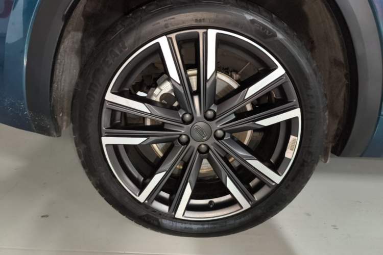Used Geely Auto Monjaro L 2021 2.0TD High-Power Automatic All-Wheel Drive Luxury Version Right Rear Wheel Hub