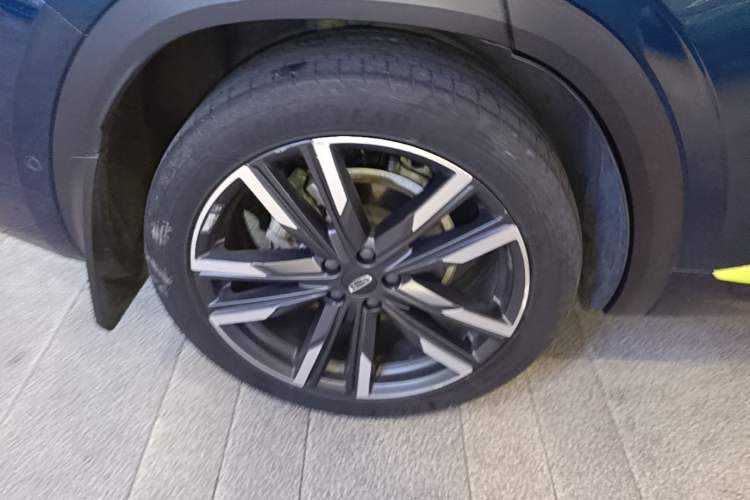 Used Geely Auto Monjaro L 2021 2.0TD High-Power Automatic All-Wheel-Drive Flagship Version Right Rear Wheel Hub