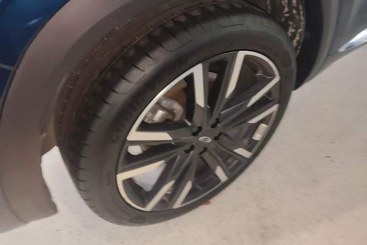 Used Geely Auto Monjaro L 2021 2.0TD DCT EVO Two-Wheel Drive Prestige Version Right Rear Wheel Hub