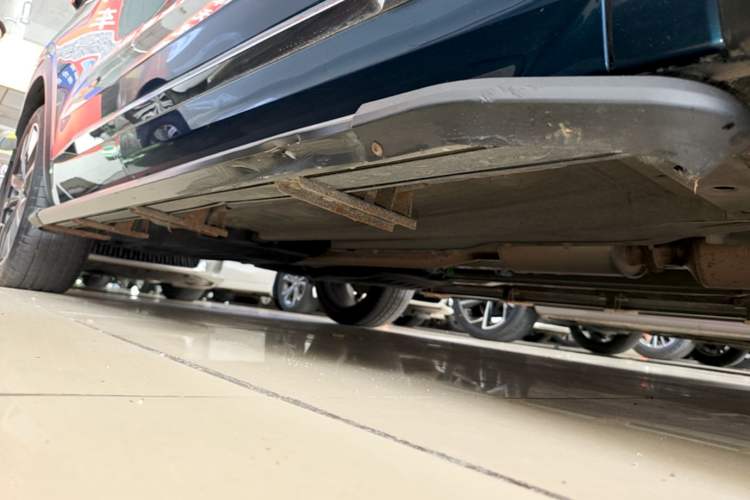 Used Geely Auto Monjaro L 2021 2.0TD DCT EVO Two-Wheel Drive Prestige Version Right Side Sill