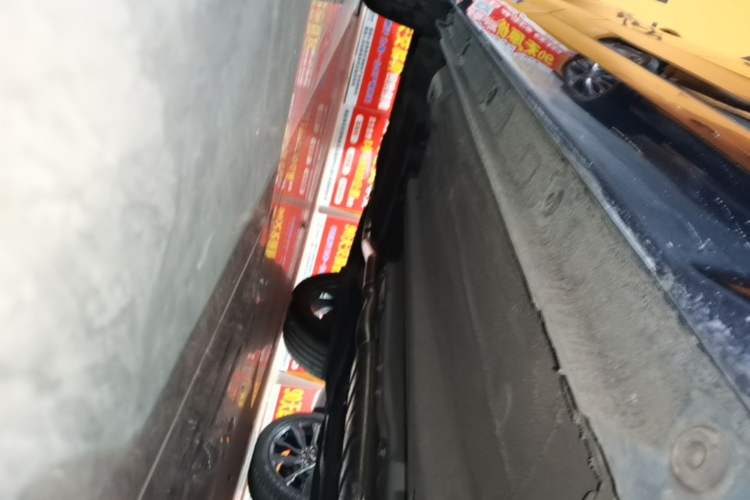 Used Geely Auto Monjaro L 2021 2.0TD High-Power Automatic All-Wheel-Drive Flagship Version Right Side Sill