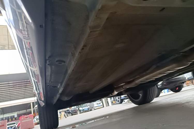 Used Geely Auto Monjaro L 2021 2.0TD High-Power Automatic All-Wheel Drive Luxury Version Right Side Sill