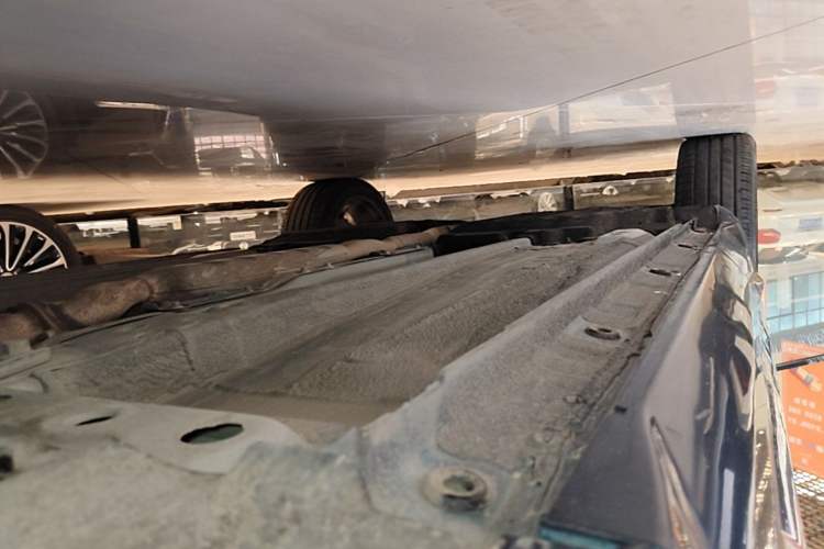 Used Geely Auto Monjaro L 2021 2.0TD High-Power Automatic All-Wheel Drive Luxury Version Right Side Sill