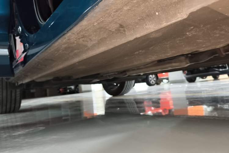 Used Geely Auto Monjaro L 2021 2.0TD High-Power Automatic All-Wheel Drive Luxury Version Right Side Sill