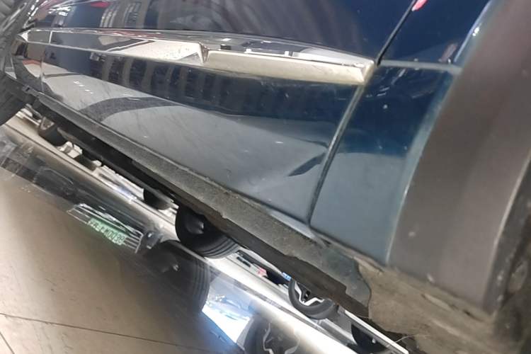 Used Geely Auto Monjaro L 2021 2.0TD High-Power Automatic All-Wheel Drive Luxury Version Right Side Sill