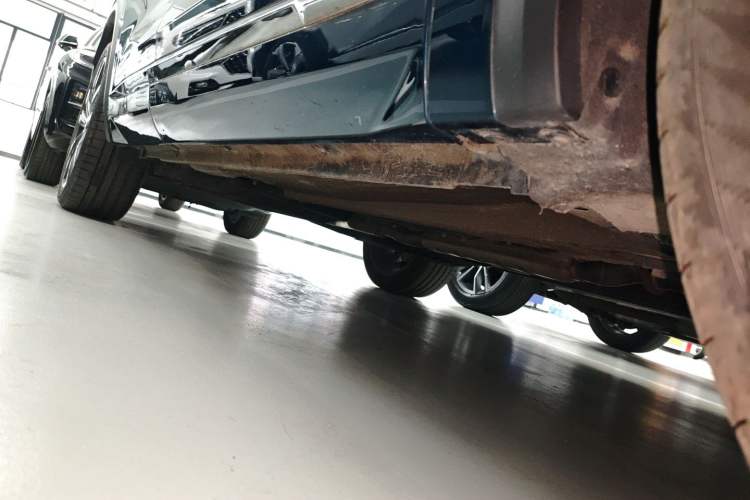 Used Geely Auto Monjaro L 2021 2.0TD High-Power Automatic All-Wheel-Drive Flagship Version Right Side Sill