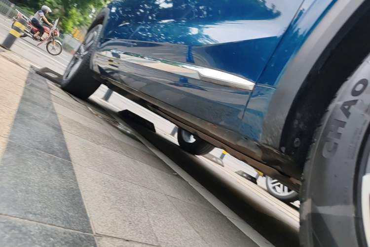 Used Geely Auto Monjaro L 2021 2.0TD High-Power Automatic All-Wheel Drive Luxury Version Right Side Sill