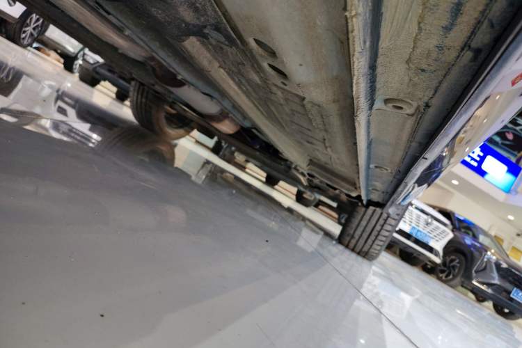 Used Geely Auto Monjaro L 2021 2.0TD DCT EVO Two-Wheel Drive Prestige Version Right Side Sill