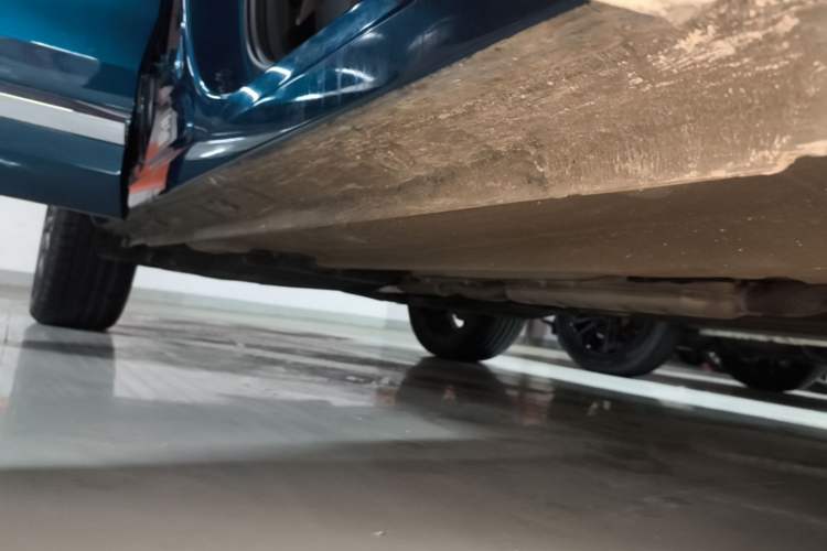 Used Geely Auto Monjaro L 2021 2.0TD High-Power Automatic All-Wheel Drive Luxury Version Right Side Sill
