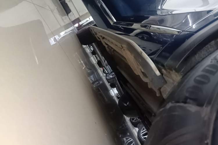 Used Geely Auto Monjaro L 2021 2.0TD DCT EVO Two-Wheel-Drive Flagship Version Right Side Sill