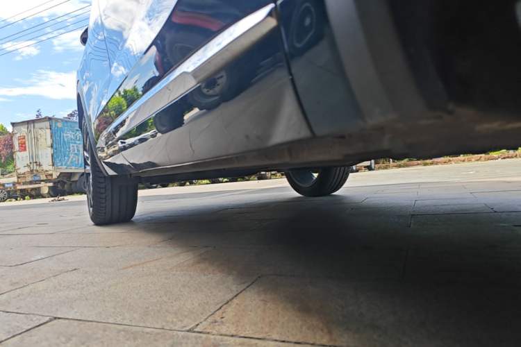 Used Geely Auto Monjaro L 2021 2.0TD DCT EVO Two-Wheel Drive Smart Luxury Version Right Side Sill