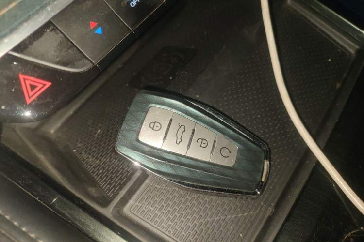 Used Geely Auto Monjaro L 2021 2.0TD DCT EVO Two-Wheel Drive Smart Luxury Version Vehicle Key