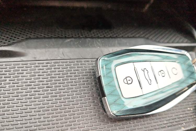 Used Geely Auto Monjaro L 2021 2.0TD DCT EVO Two-Wheel Drive Smart Luxury Version Vehicle Key