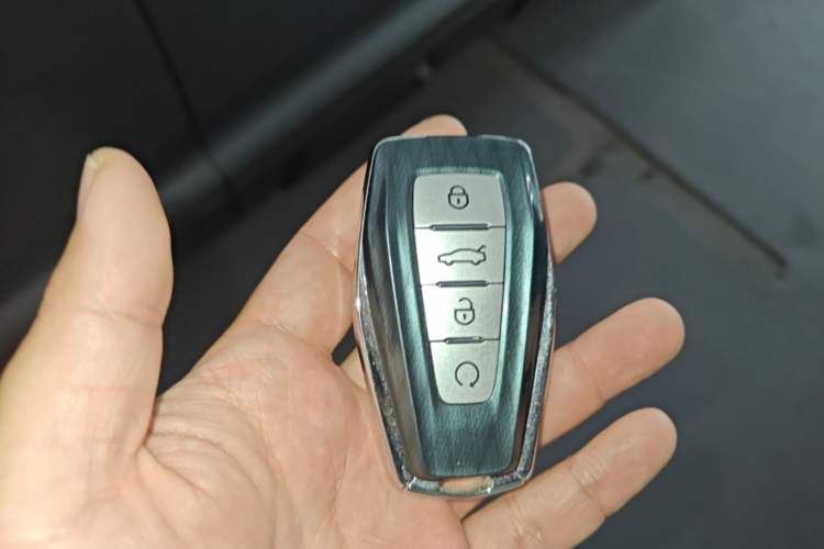 Used Geely Auto Monjaro L 2021 2.0TD DCT EVO Two-Wheel Drive Smart Luxury Version Vehicle Key