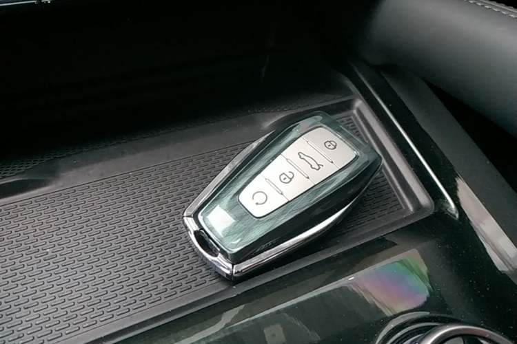 Used Geely Auto Monjaro L 2021 2.0TD DCT EVO Two-Wheel Drive Smart Luxury Version Vehicle Key
