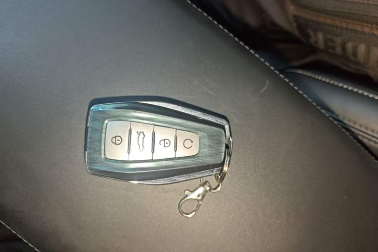 Used Geely Auto Monjaro L 2021 2.0TD DCT EVO Two-Wheel Drive Smart Luxury Version Vehicle Key