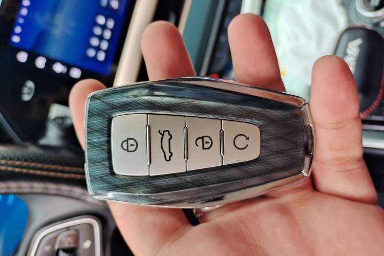 Used Geely Auto Monjaro L 2021 2.0TD DCT EVO Two-Wheel Drive Smart Luxury Version Vehicle Key