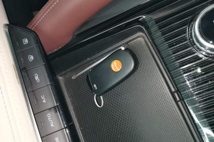 Used Geely Auto Monjaro L 2021 2.0TD DCT EVO Two-Wheel Drive Prestige Version Vehicle Key
